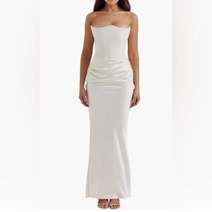 Elegant White Strapless Gown